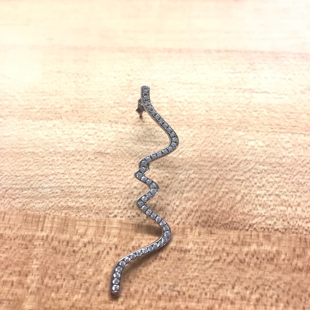 🎉🎉🎉Unique designer earring single one